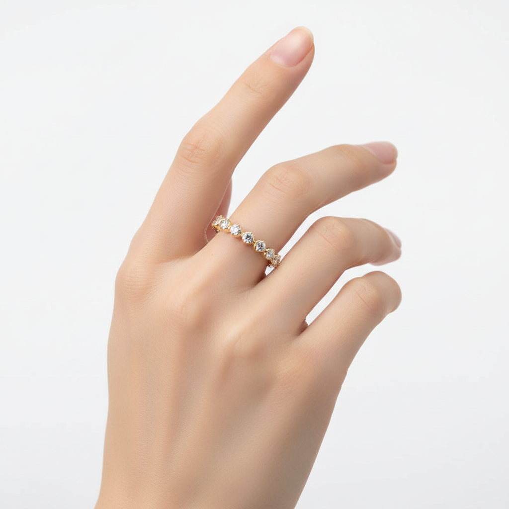 Spring Qiaoer Ring on Hand